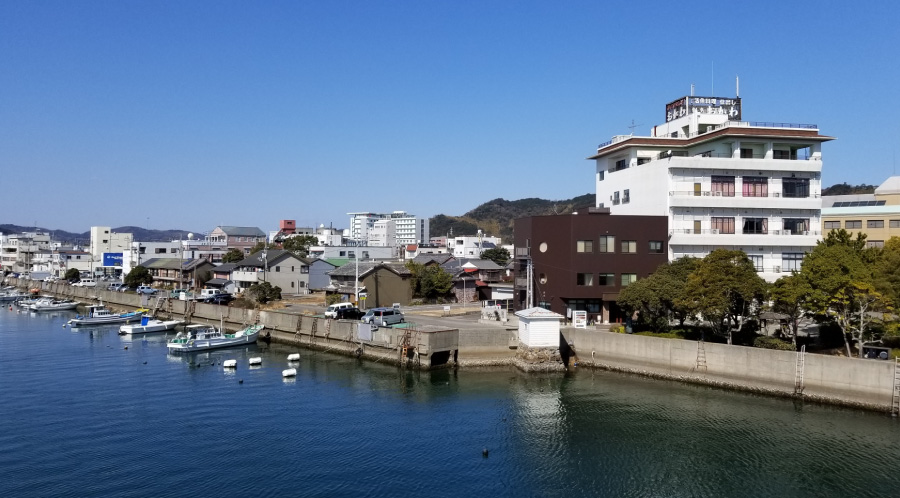 港町・小松島